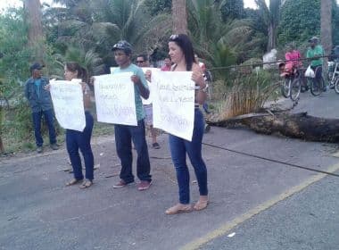 Canavieiras: Moradores fecham trecho da BA-274 e reclamam de estado de pista