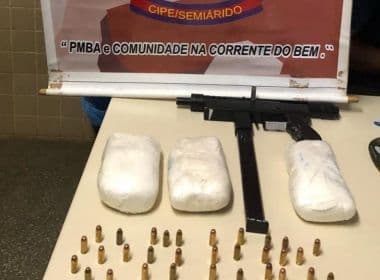 Metralhadora e R$ 60 mil em pasta base de cocaína são apreendidos na BA-122