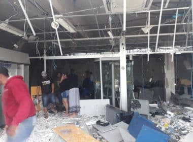 Castro Alves: Quadrilha explode 2 agências e incendeia carros durante ataque