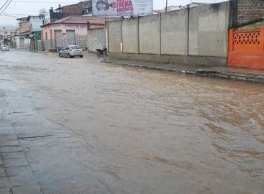 Chuva  em Conquista tem quase 24h de duração e causa alagamento das ruas