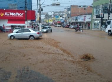 Jaguaquara: Chuva provoca alagamentos e arrasta lama e entulho