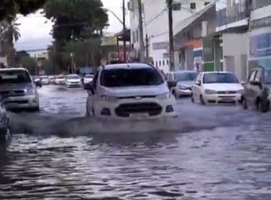 Feira: Chuvas causam estragos em ruas e deixam vias interditadas