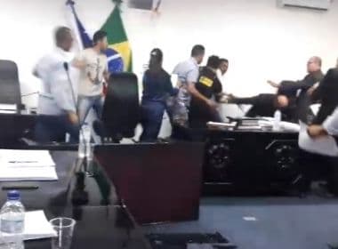 Correntina: Tumulto encerra sessão que cassaria acusados da 'Útimo Tango'; veja vídeo