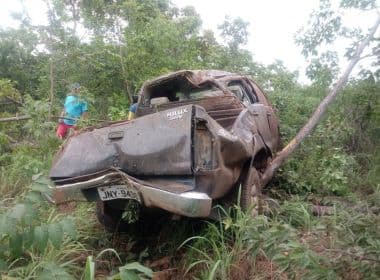 Barreiras: Motorista morre após veículo bater em árvore e capotar na BR-242