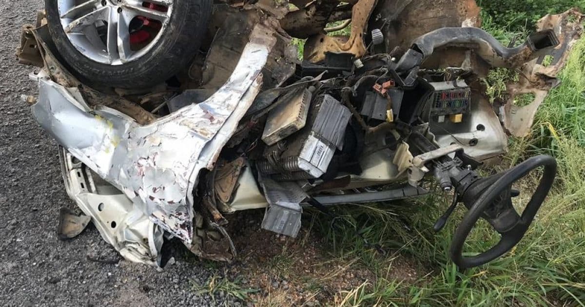 Rafael Jambeiro: Três morrem em acidente entre carro, moto e ônibus na BR-242