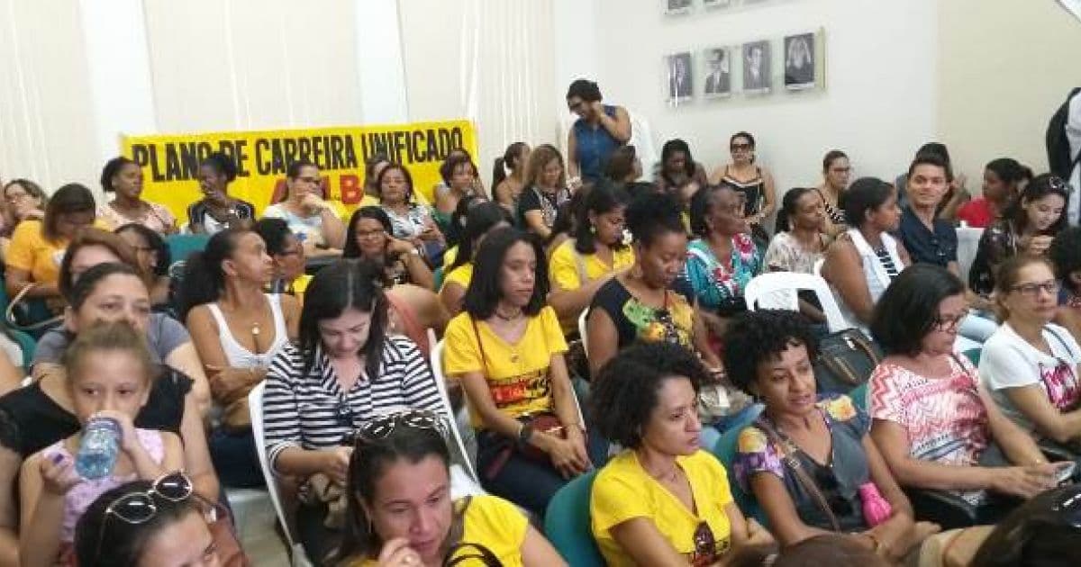 Feira: Professores aguardam prefeito no MPT para discutir greve; paralisação chega a 18 dias