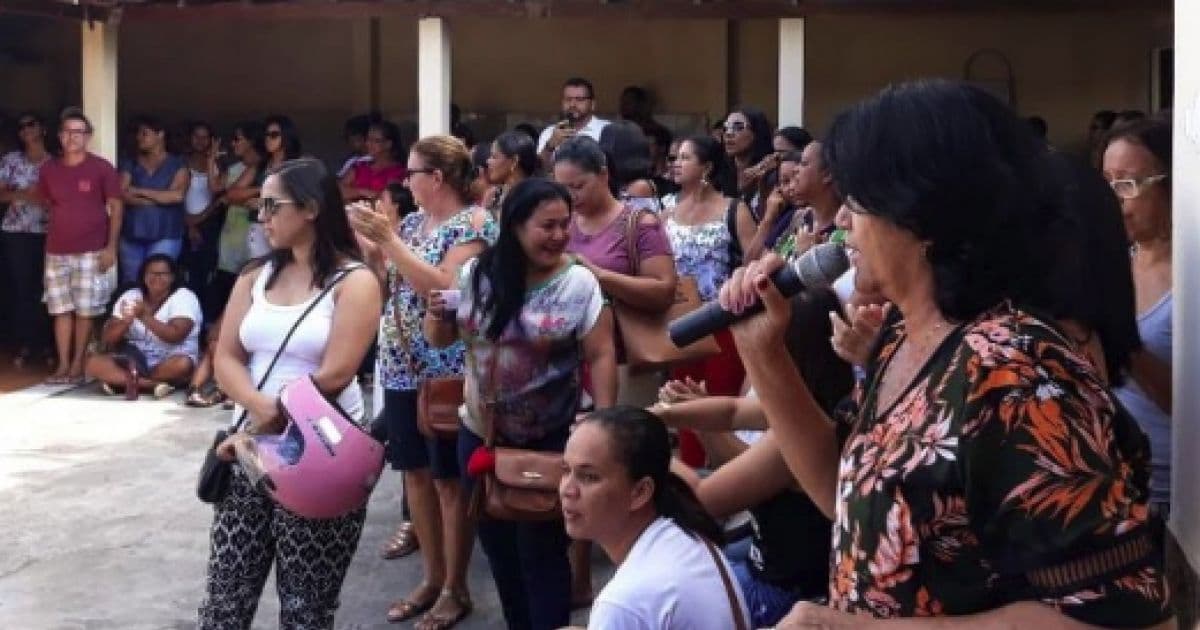 Eunápolis: Professores decretam greve por causa de aumento de carga horária das aulas