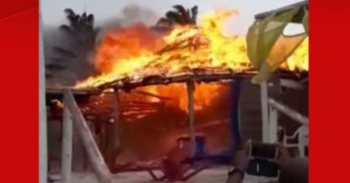 Faísca de braseiro de vendedor provoca incêndio em barraca em Santa Cruz Cabrália