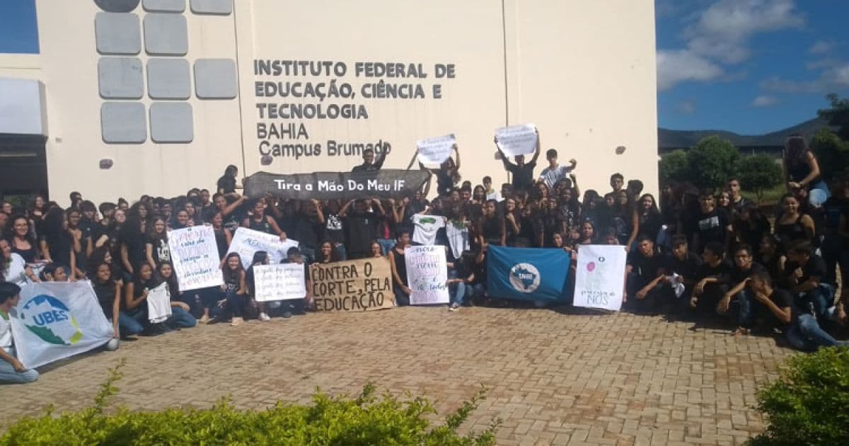 Brumado: Estudantes do Ifba fazem manifestação após anúncio de corte de verbas