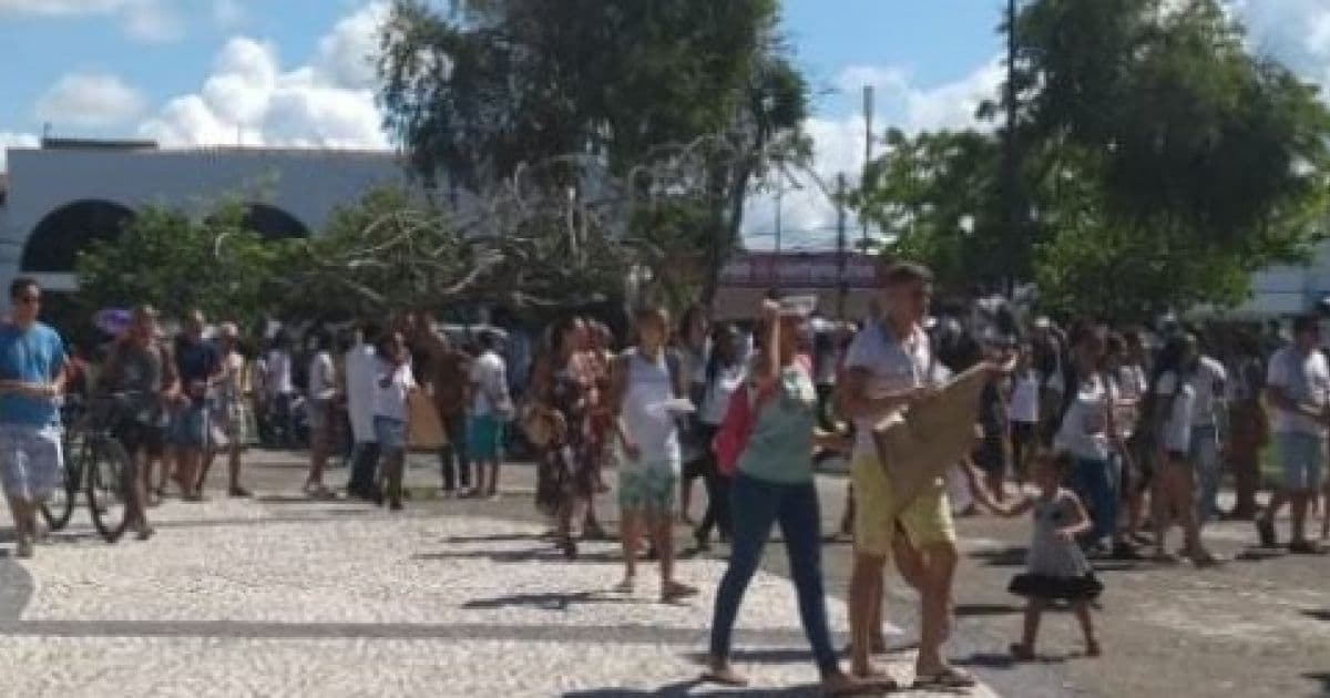 Porto Seguro: Professores e estudantes vão ao centro protestar contra cortes na educação