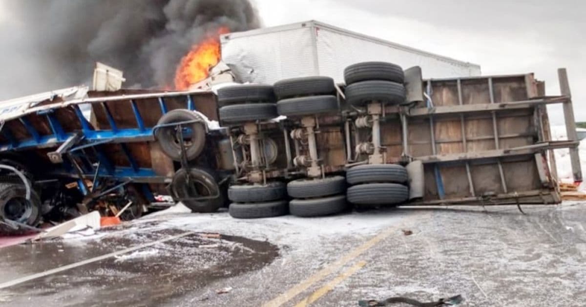 Santa Terezinha: Carreta pega fogo na BR-116 e motorista fica ferido