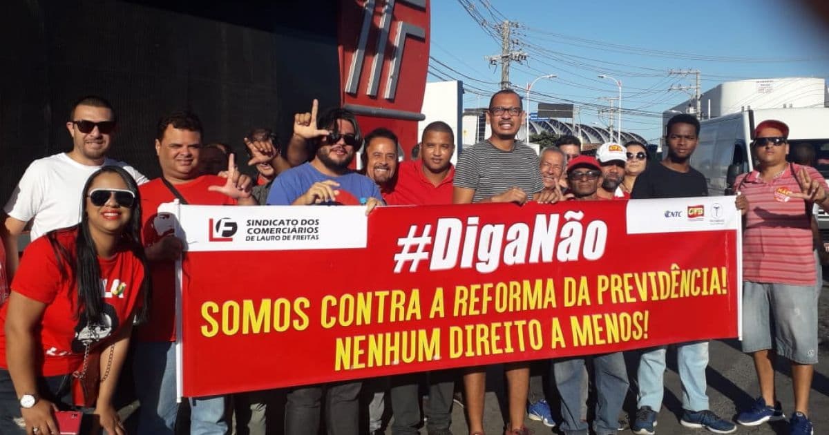 Lauro de Freitas: Manifestantes interditam via em protesto contra governo federal