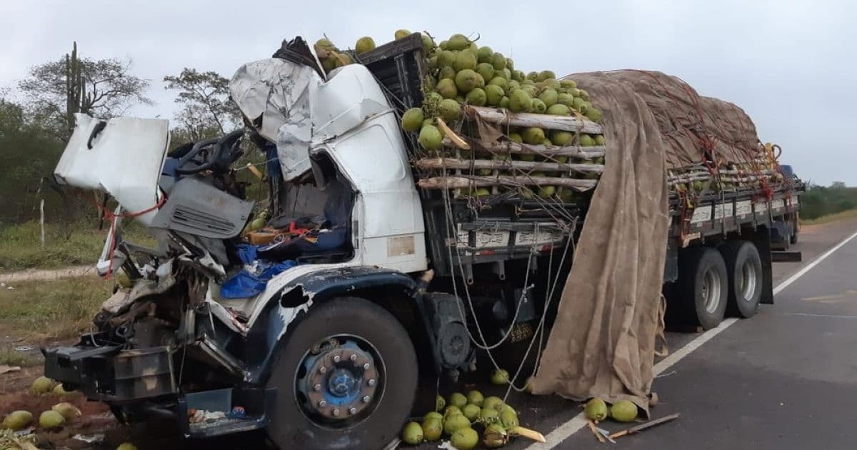 Acidente entre carreta e caminhão deixa quatro mortos em Capim Grosso