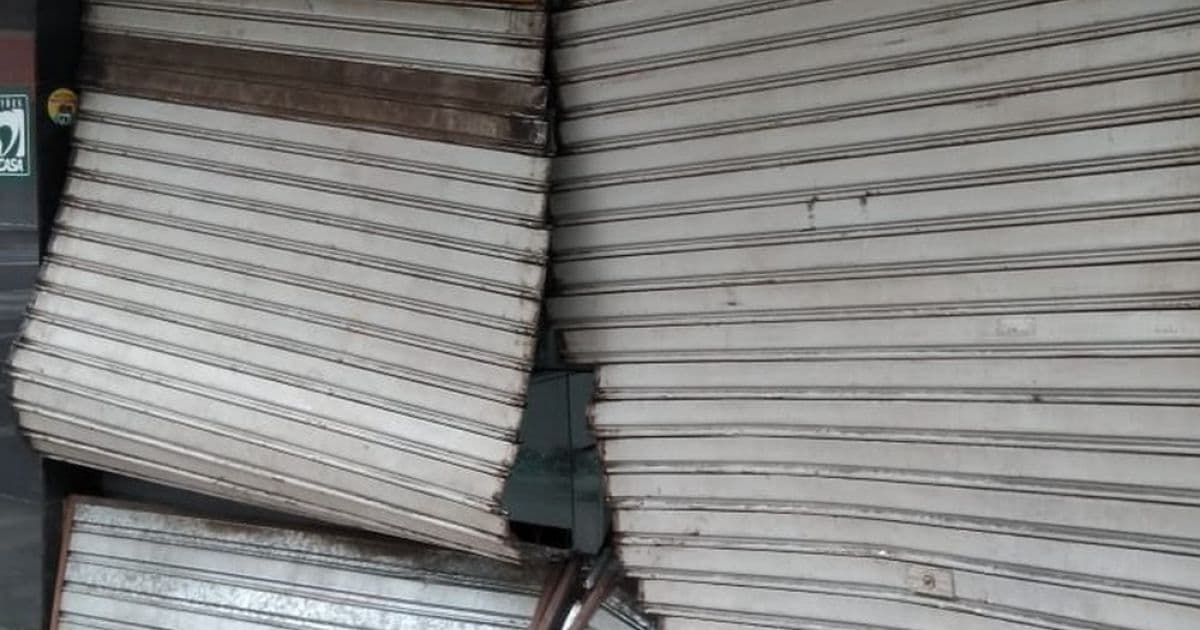Itabuna: Loja é arrombada após acusados baterem carro em estabelecimento