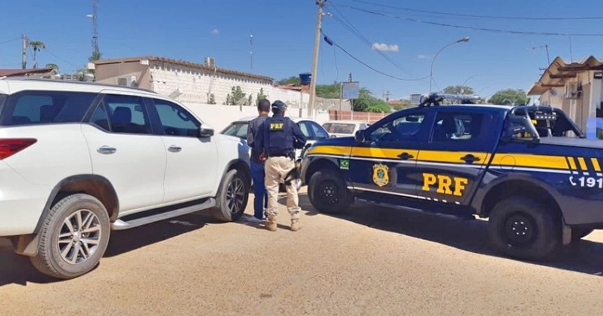 Juazeiro: PRF prende caminhonete adulterada e cerca de R$30 mil em dinheiro e cheques