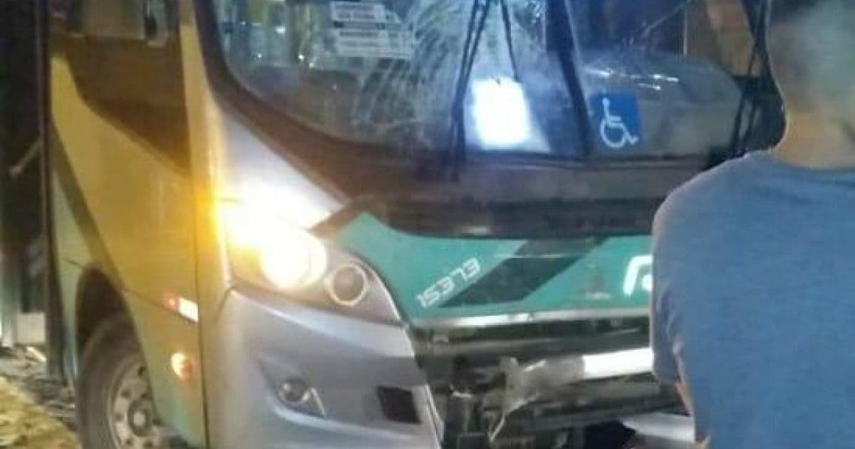 Feira: Dois morrem em acidente entre micro-ônibus e motocicleta