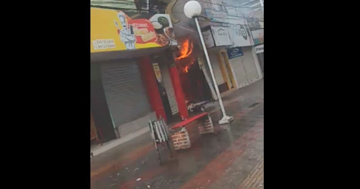 Itabuna: Loja é atingida por incêndio; bombeiros atuaram 2 vezes para controlar fogo