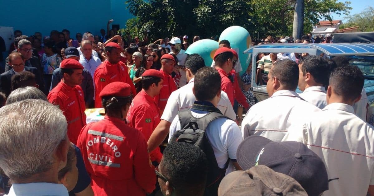 Ipirá: Multidão vai a velório de ex-prefeito; sepultamento ocorreu em povoado