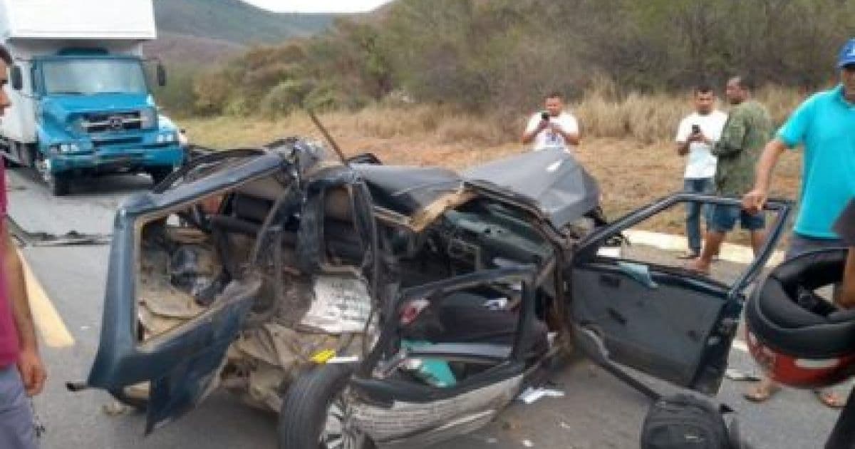 Colisão entre carro e caminhão deixa dois mortos na BR-116, no trecho de Jequié