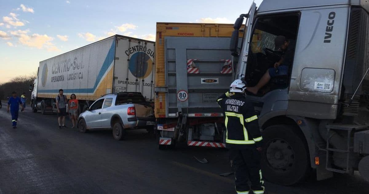 Ibotirama: Motoristas ficam feridos após engavetamento na BR-242