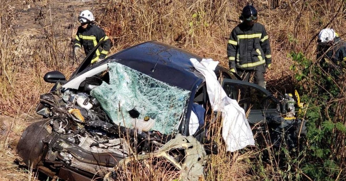 Barreiras: Dois morrem em colisão de carro com carreta na BR-135