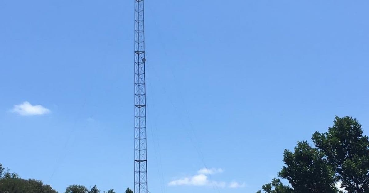 Moradores da Vila de Caeté-Açu reclamam de antena instalada no Morro do Fundão