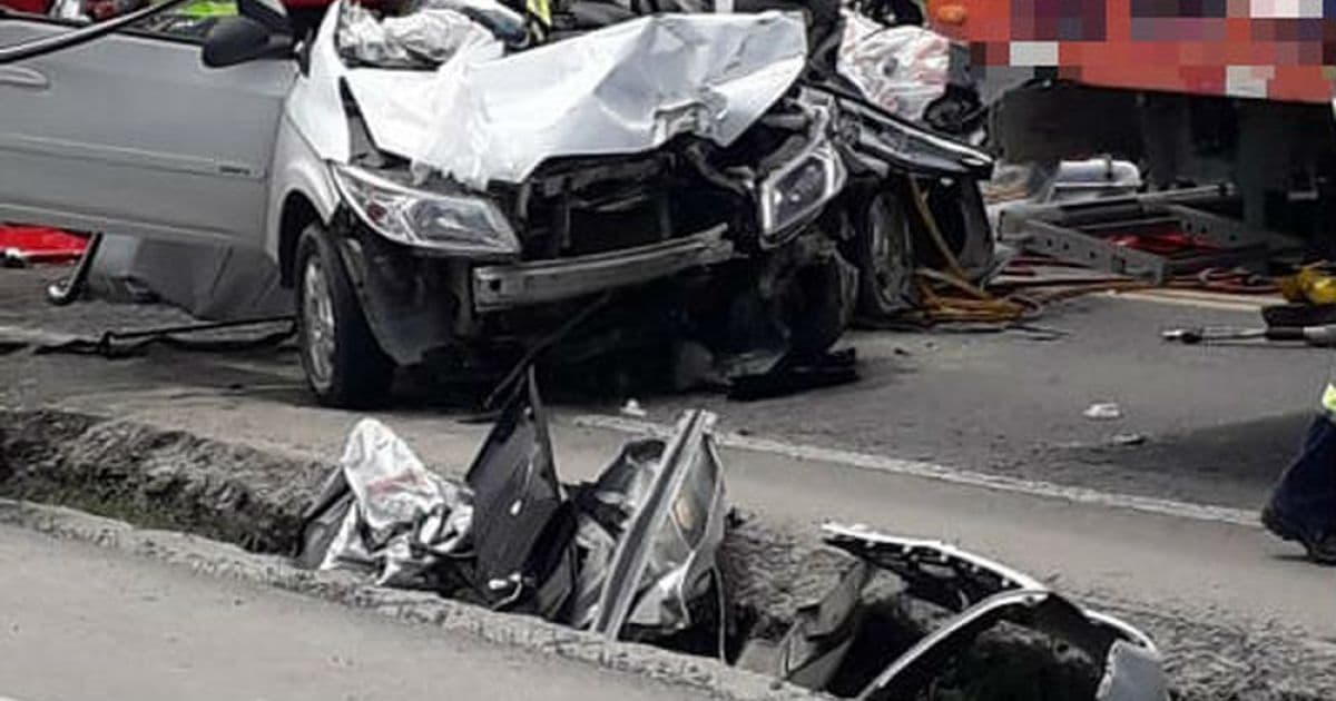 Antônio Cardoso: Motorista fica ferido após acidente que envolveu 2 carretas