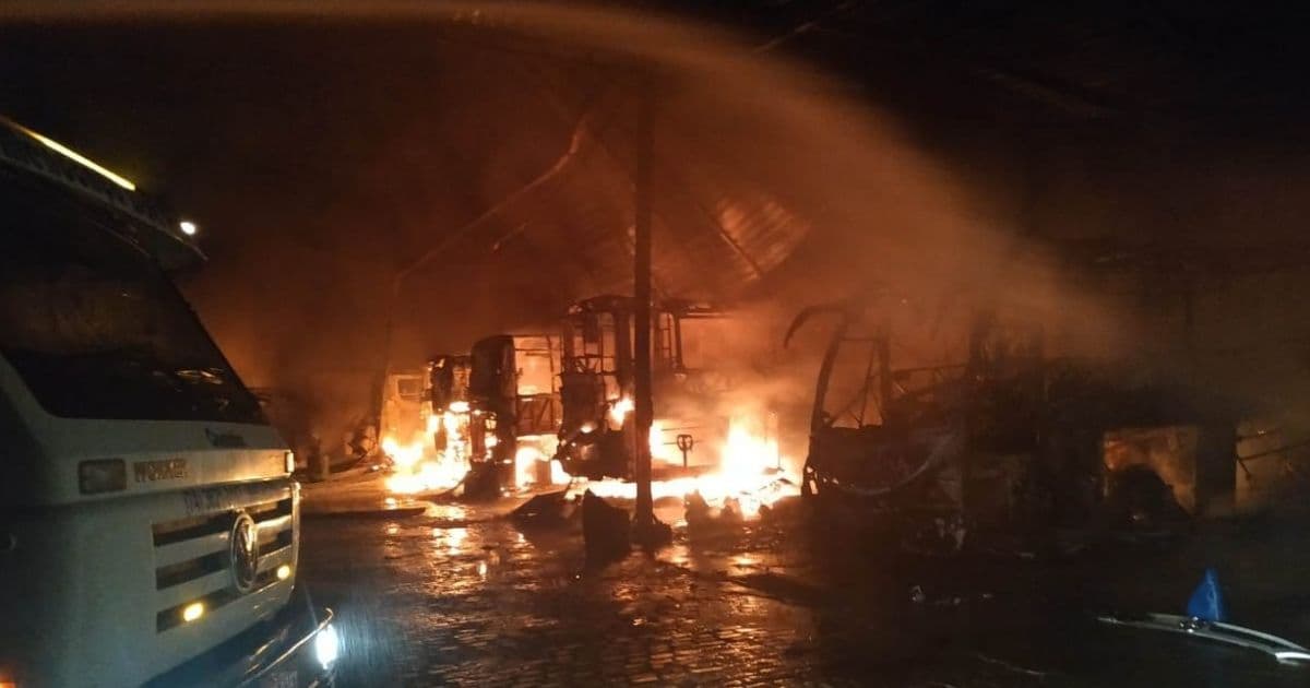 Jacobina: Incêndio destrói 15 ônibus da empresa Falcão Real/São Luiz