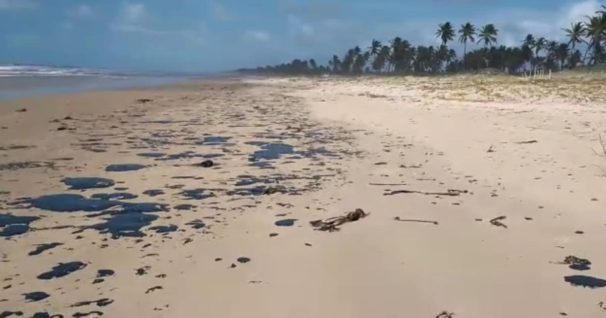 Entre Rios e Mata de São João também registram manchas de óleo no mar