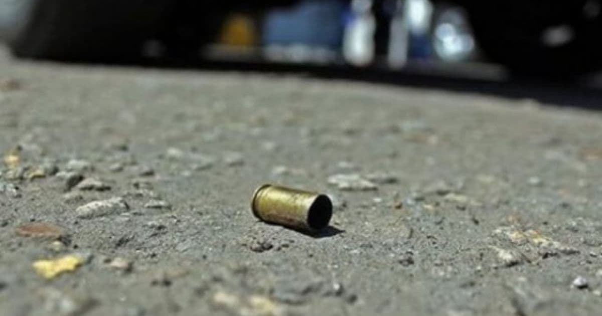 Feira: Menina de 6 anos fica ferida após ser atingida por bala perdida