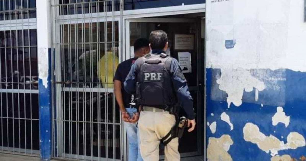 Simões Filho: PRF prende passageiro com cocaína e flagra alemão em situação irregular