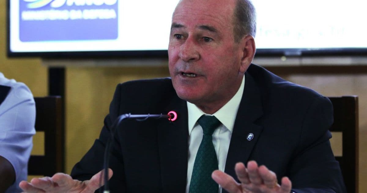 Ministro da Defesa vai a Abrolhos acompanhar impactos das manchas de óleo