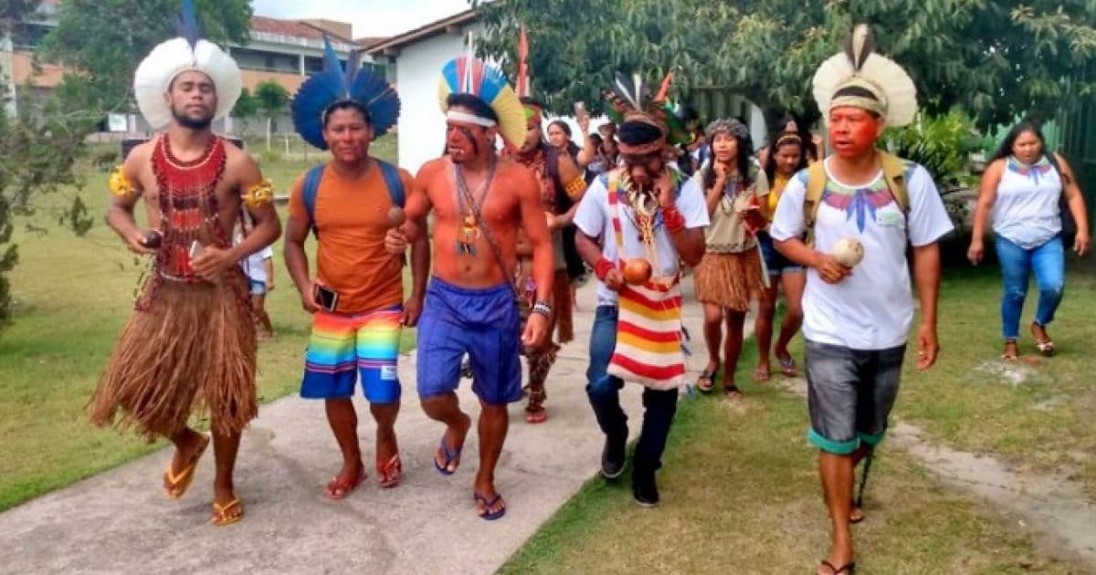 Porto Seguro: Grupo de indígenas protesta contra não recebimento de bolsa-auxílio