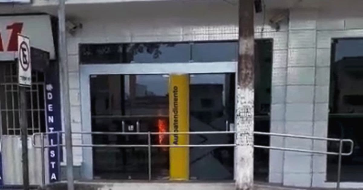 Nova Viçosa: Incêndio atinge agência bancária de distrito