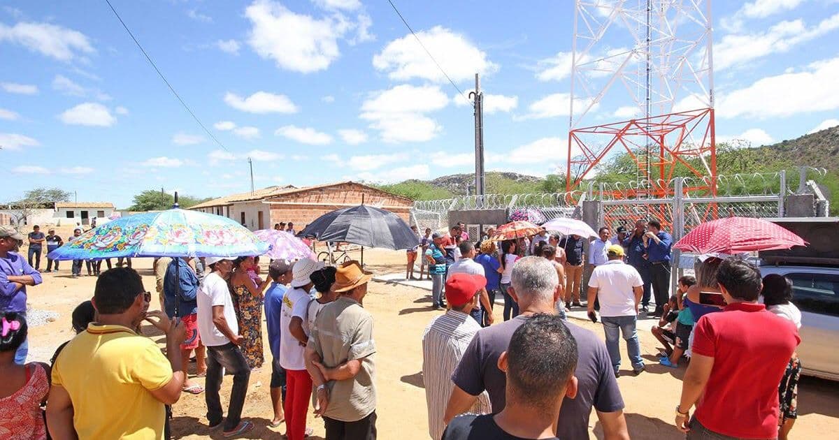 Jaguarari: Prefeito faz entrega simbólica de sinal de telefonia móvel