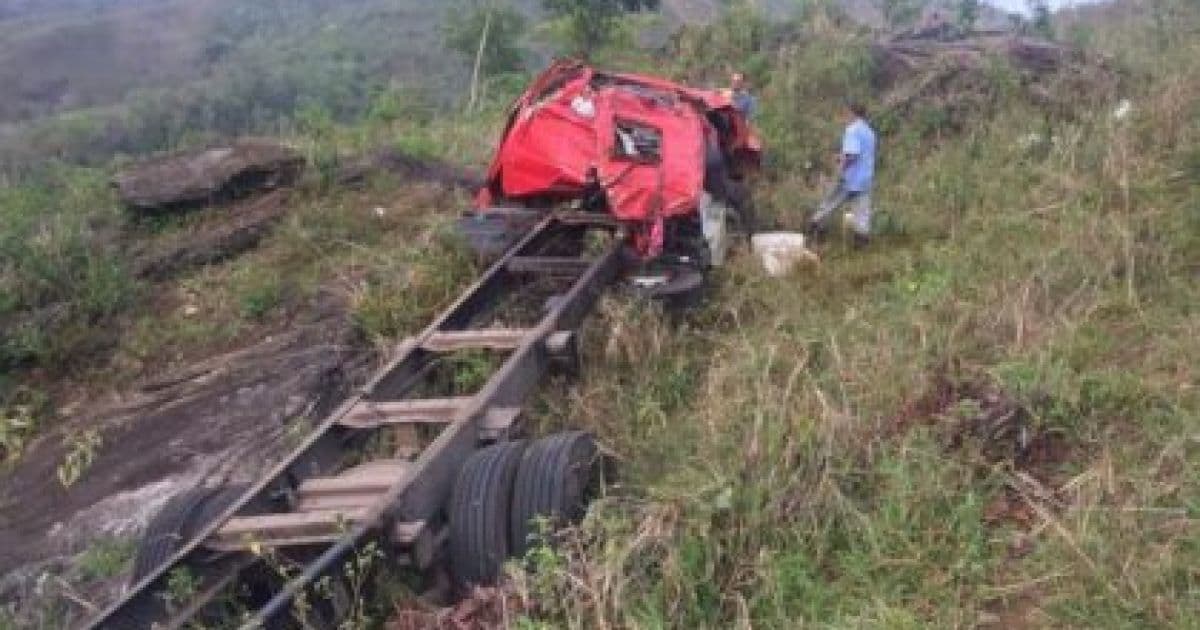 Vitória da Conquista: Motorista morre após caminhão tombar em trecho de serra