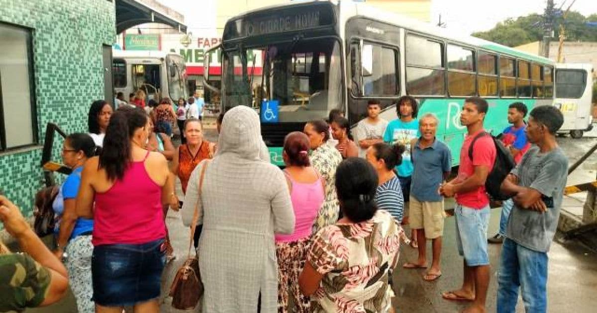 Feira: Moradores protestam contra mudança de linha de ônibus para distrito