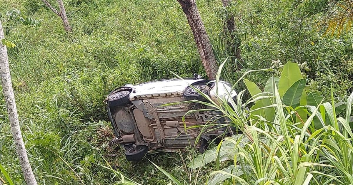 Itabuna: Carro cai em ribanceira e deixa 4 pessoas e 1 bebê feridos