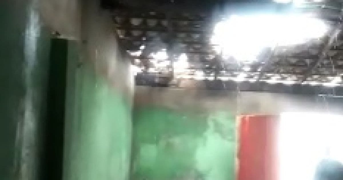 Entre Rios: Temporal derruba parte de teto de casa, arrasta cadeiras e alaga ruas