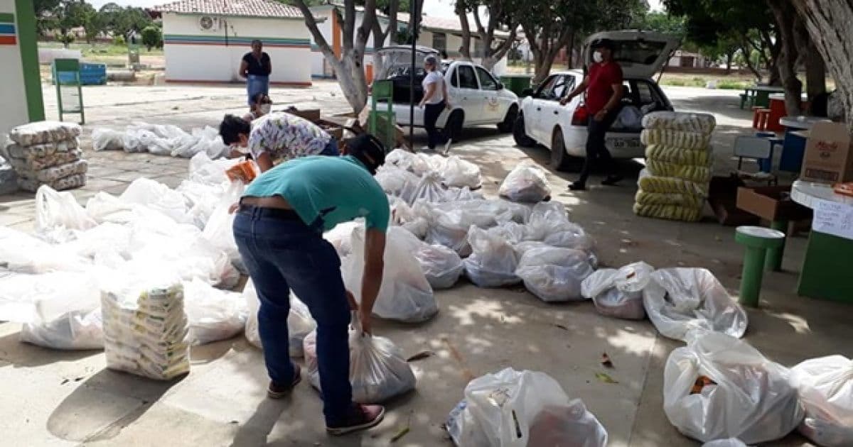 Prefeitura de Sobradinho entrega alimentos e materiais de higiene para famílias