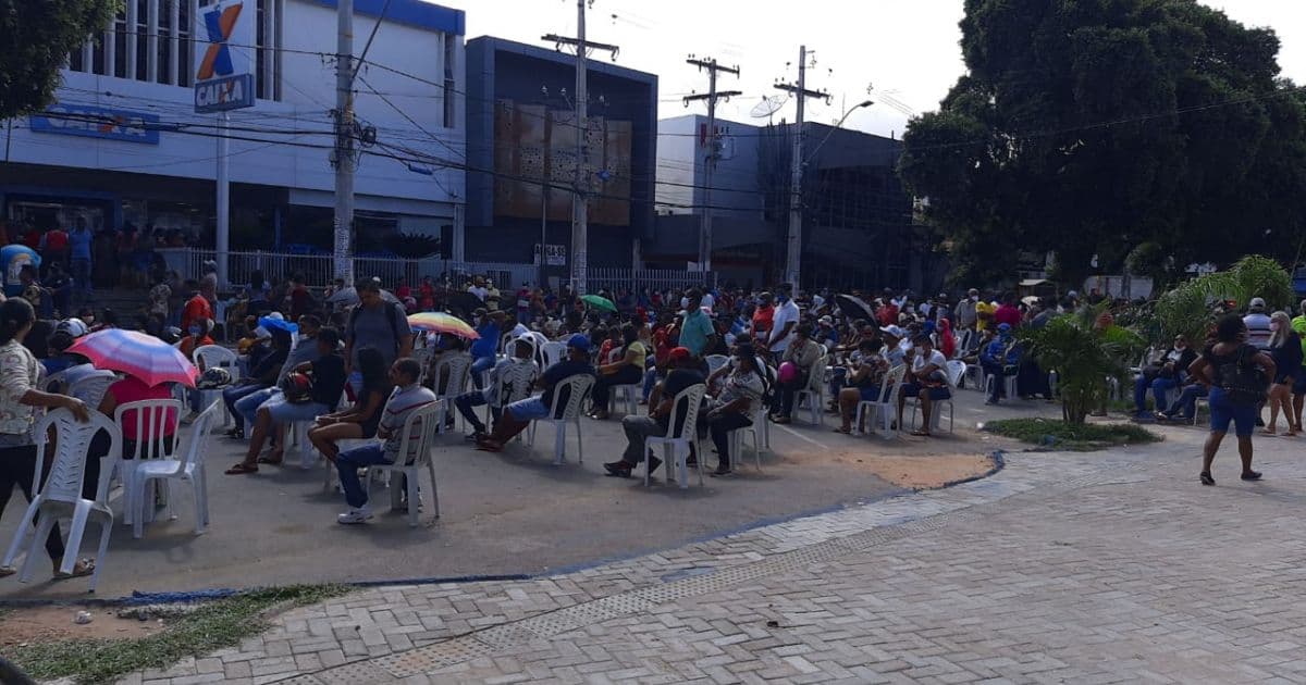 População enfrenta filas monstruosas para sacar auxílio emergencial em Juazeiro