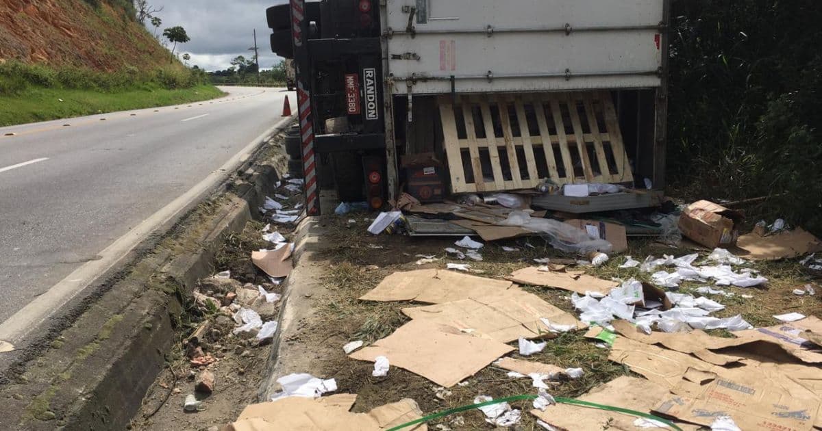 Jaguaquara: Carreta tomba e tem carga saqueada; acidente ocorreu em trecho de serra