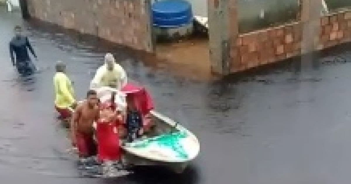 Entre Rios: Moradores usam barcos após enchente que afetou 1,2 mil famílias