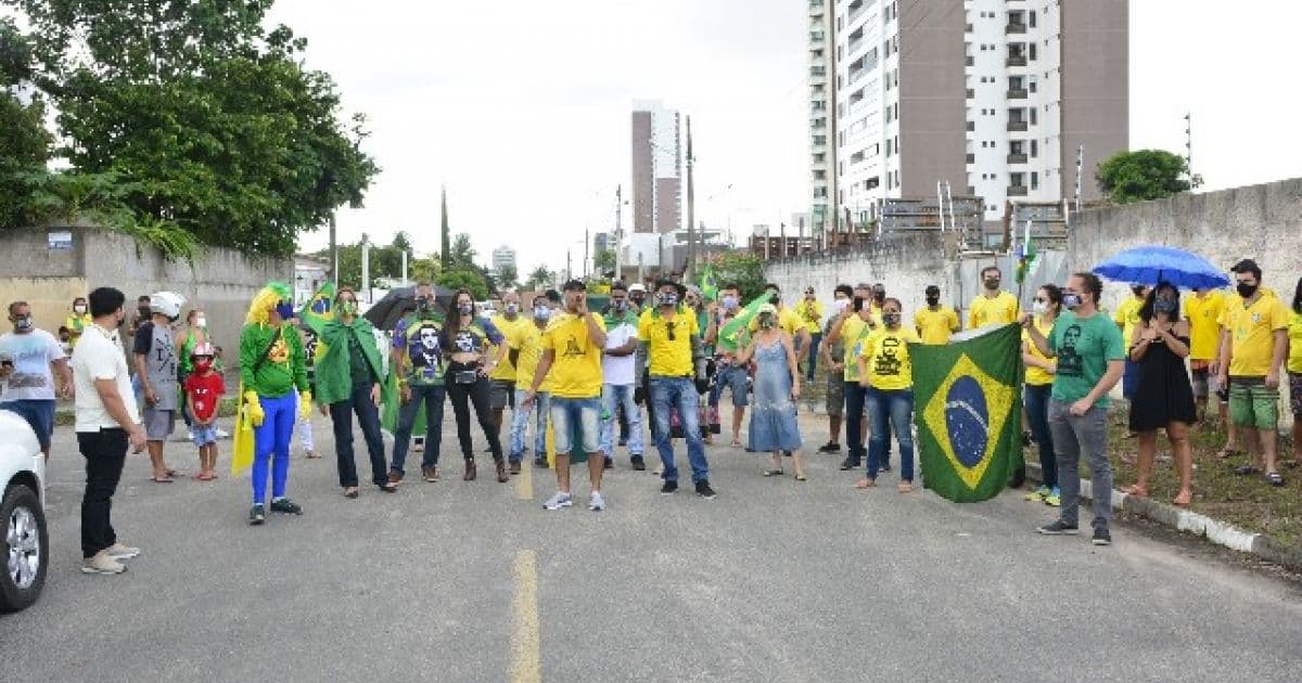 Feira: Grupo vai à porta de casa de prefeito para cobrar reabertura de comércio