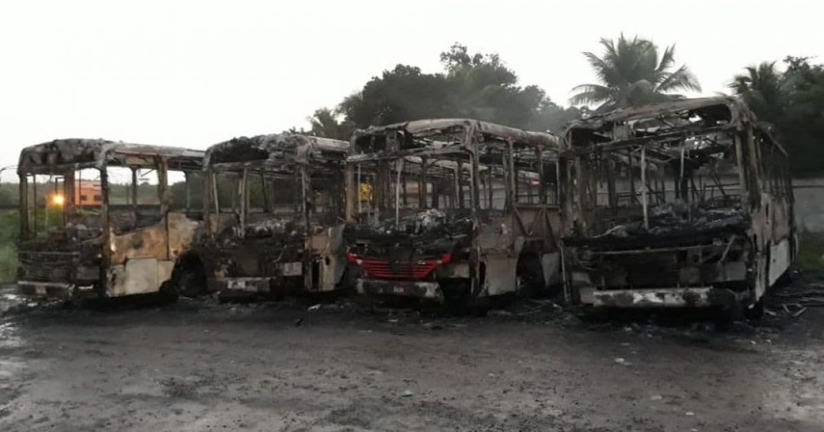 Alagoinhas: Incêndio destrói quatro ônibus em garagem de coletivos