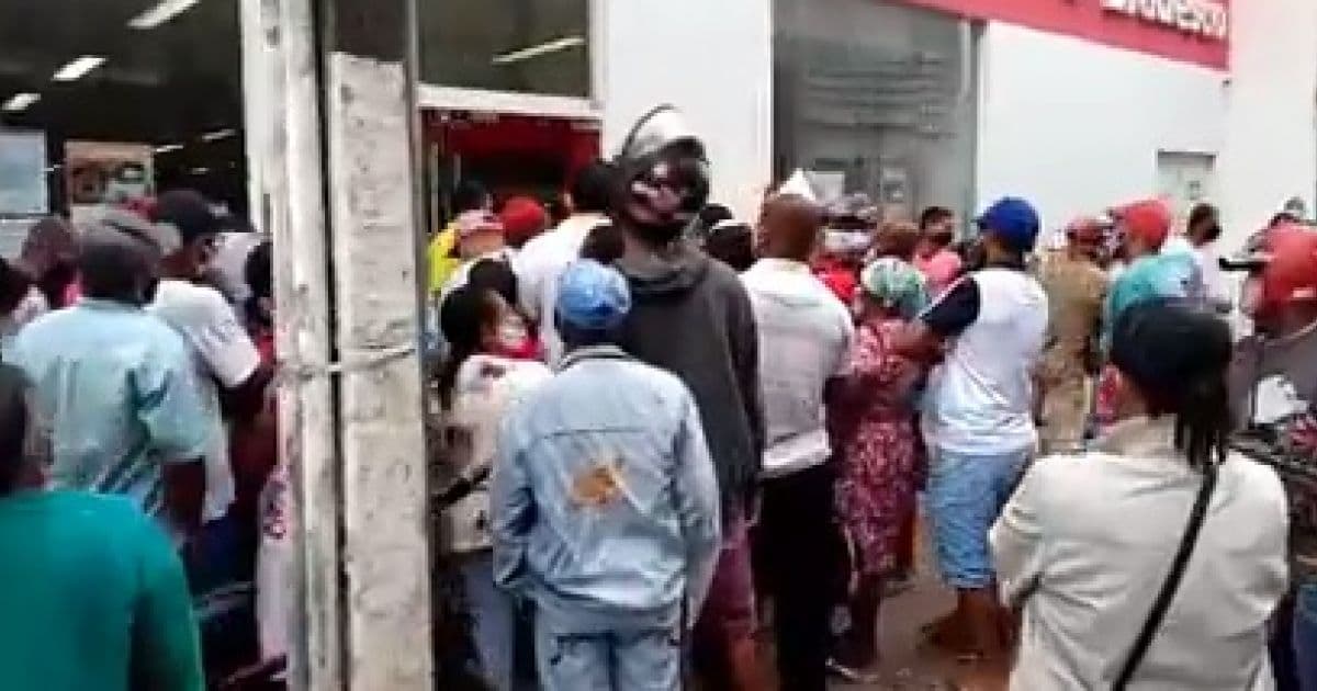 Valença: Moradores se aglomeram em 1° dia de decreto que fecha agências e libera caixas