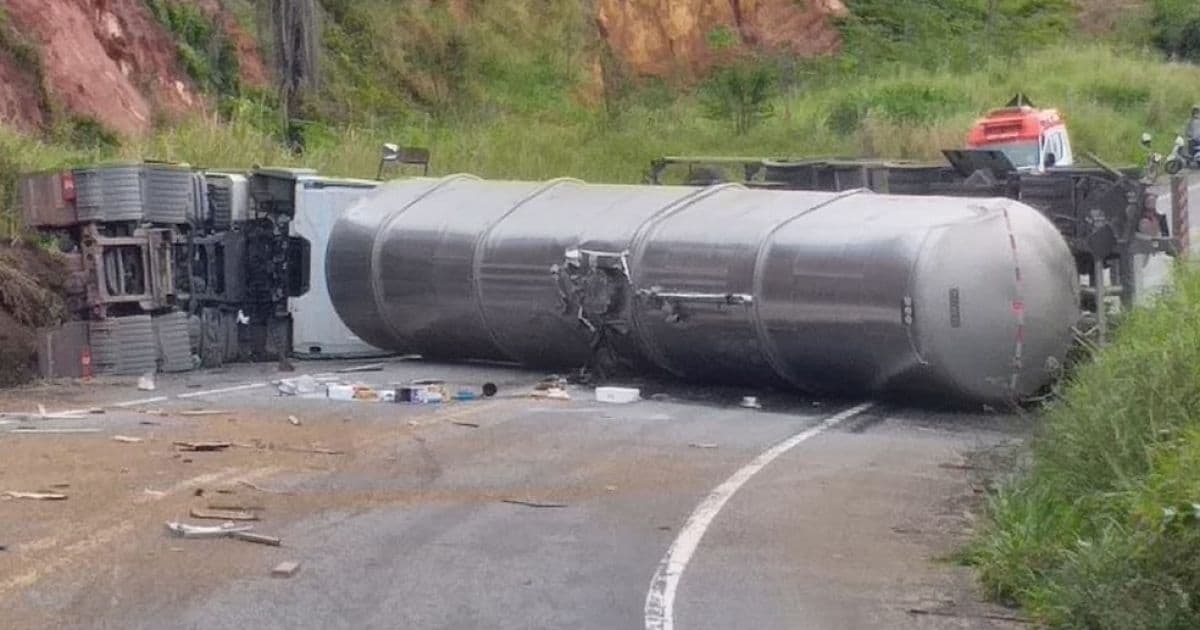 Eunápolis: Batida entre caminhões e carro na BR-101 deixa ferido preso às ferragens