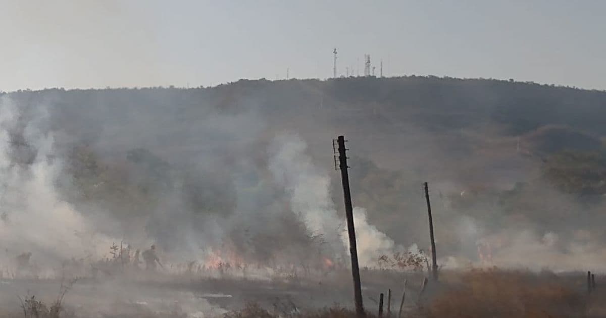 Barreiras: Incêndio atinge área de vegetação próxima à zona urbana