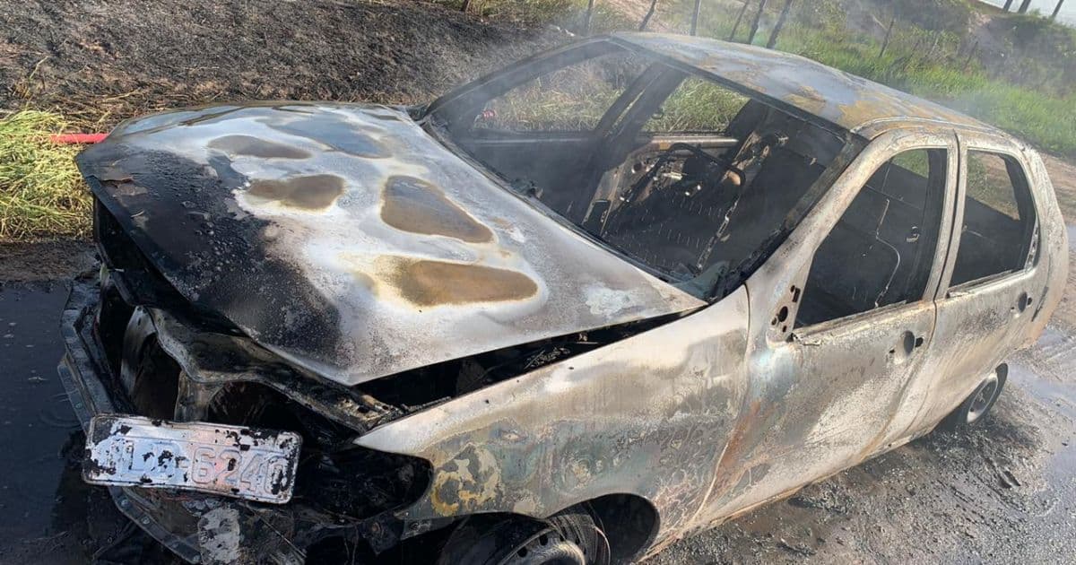 Alagoinhas: Carro pega fogo às margens da BR-101; bombeiros controlaram chamas