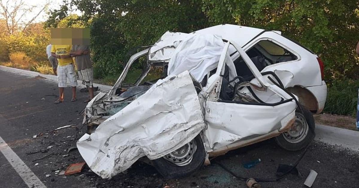 Araci: Homem morre após colisão de carro com carreta na BR-116